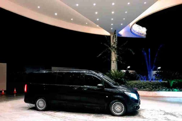 Reasons to Hire Airport Transfer Services